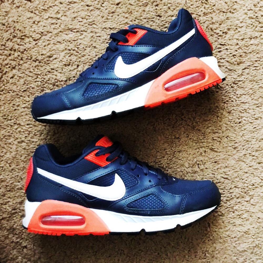 *RARE* Navy & Coral Nike Air Max 8.5